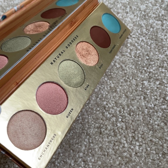 BUTTER LONDON Natural Goddess Eyeshadow Palette - Picture 3 of 4